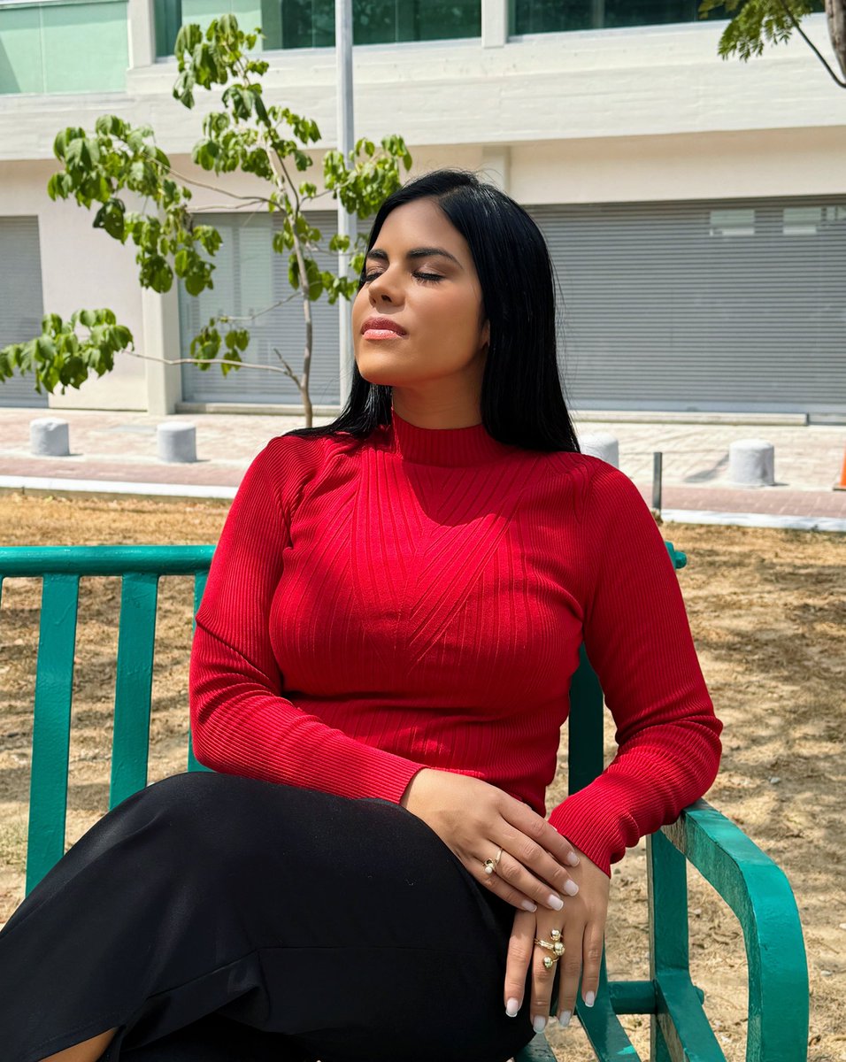 Deja de repetir la misma historia. Cada tropiezo es una lección, no un destino. 
Aprende, evoluciona y sigue el camino que ya está preparado para ti. ¡El momento es ahora!