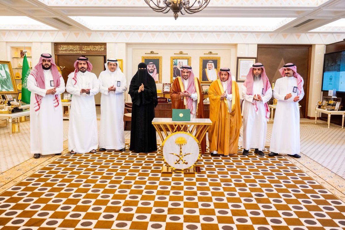 أشار سموه  إلى أن منطقة القصيم تزخر بإرث تاريخي وثقافي غني، يتطلب المحافظة عليه وتوثيقه بأساليب علمية وحوكمة فاعلة، تضمن استدامة هذه المواقع وتعزز من حضورها الوطني والسياحي..

سمو #أمير_منطقة_القصيم يترأس اجتماع فريق حوكمة المواقع التاريخية ويدشّن مبادرة حصر وتوثيق المواقع