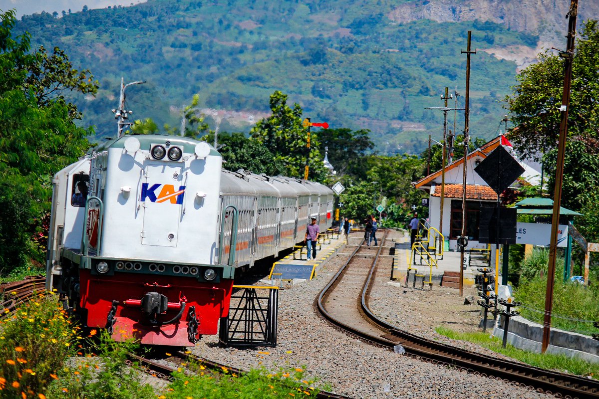 Jika Rindu membuatmu Bahagia, maka rinduilah Orang yang kamu Sayang,
<a href="/KAI121/">Kereta Api Indonesia</a> <a href="/keretaapikita/">Kereta Api Kita</a> <a href="/argothrottle/">Argo Throttle</a> <a href="/jurnalrailfans/">Jurnal Railfans Media</a> <a href="/semboyan35com/">semboyan35™ Indonesian Railfan</a> <a href="/instrail_id/">Instrail</a> <a href="/garut_railfans/">Garut Railfans</a> <a href="/asmaraism/">Asmara</a> <a href="/mas_didiek/">Didiek Hartantyo</a> <a href="/kabarpenumpang/">KabarPenumpang</a>