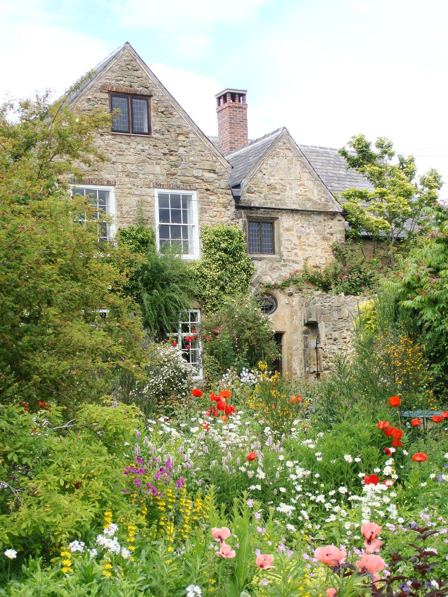 Discover Durham (@discover_durham) on Twitter photo 🌸 Step into a fairy tale! Groups can explore <a href="/nationaltrust/">National Trust</a> Crook Hall’s enchanting historic house & gardens: thisisdurham.com/discover-durha… #discoverdurham #crookhall #durhamcity 🌸 Step into a fairy tale! Groups can explore <a href="/nationaltrust/">National Trust</a> Crook Hall’s enchanting historic house & gardens: thisisdurham.com/discover-durha… #discoverdurham #crookhall #durhamcity