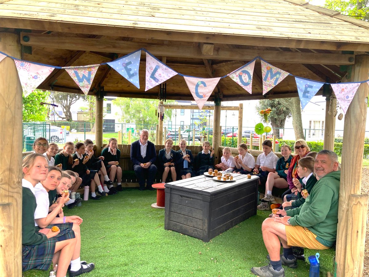Form III celebrated the newly refurbished Outdoor Classroom in style last week!  Decorated with Olivia's bunting and class-made windchimes, they hosted a mini party with Mr. Dyer and Mr. Rault. Daisy thanked the Premises team with a lovely speech. Well done to all! 🙏 #TLCgsy