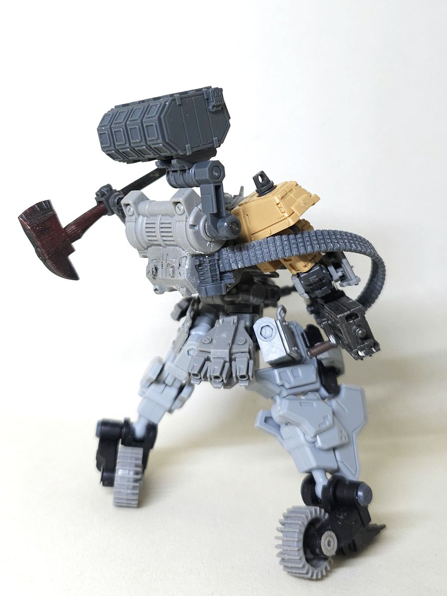 hirahirahirano's tweet photo. カングールを作るかと思いきや
性懲りもなく1/60オリジナルロボ4体目製作中
素材はタグを参照して下さい
今回は隊員は乗せられません
斧がお気に入り🤤
#大火鳥製造
#BIGFIREBIRDBUILD
#160scale
#ストラクチャーアーツ
#obsidianProtocol
#オブシディアンプロトコル https://t.co/Ofv3PPMf7o
