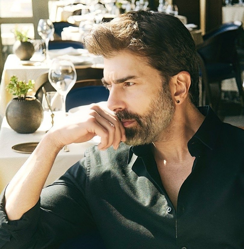 Saf bir kalbi ve güzel bir ruhu olan mütevazı bir aktör, sizinle gurur duyuyoruz

Orhun #Orhun
CenkTorun #CenkTorun