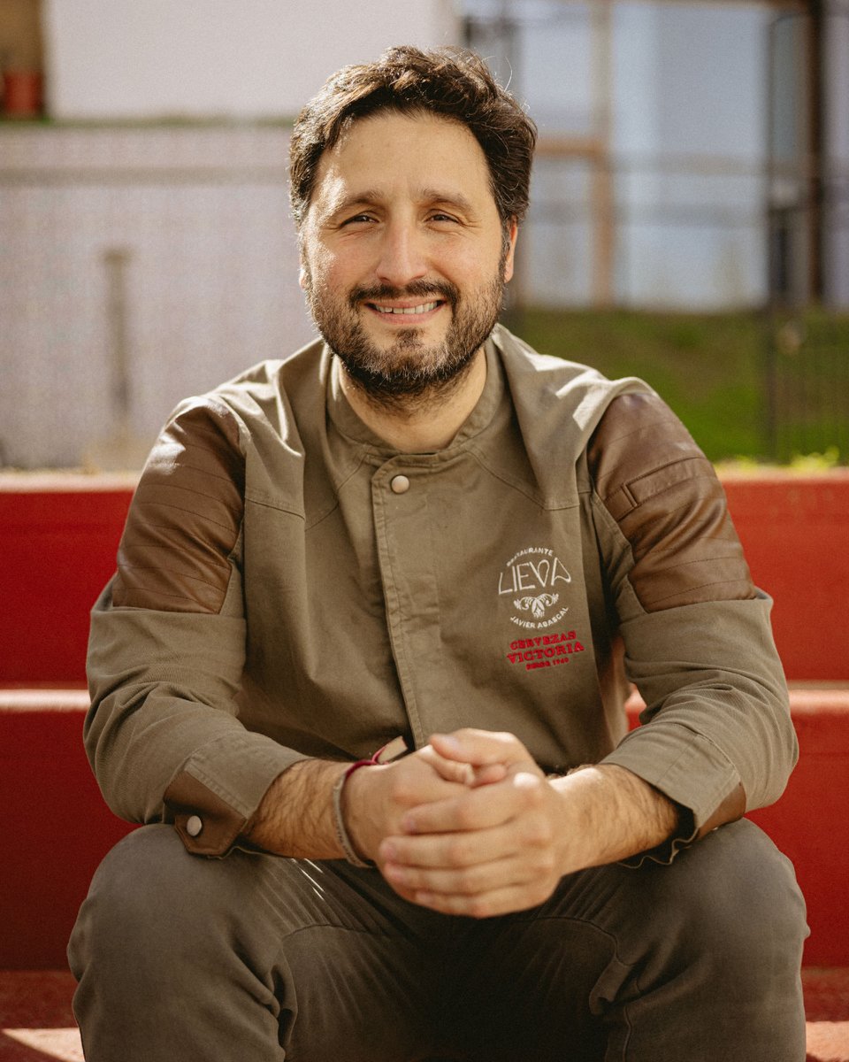 👨‍🍳El 𝗰𝗵𝗲𝗳 𝗝𝗮𝘃𝗶𝗲𝗿 𝗔𝗯𝗮𝘀𝗰𝗮𝗹 propone en su cocina una carta inspirada en la esencia ibérica, con creatividad y una mirada contemporánea de la tradición.

Reserva tu mesa llamando al 𝟲𝟳𝟵 𝟭𝟰𝟮 𝟵𝟴𝟱 y en 𝗹𝗶𝗲𝘃𝗮.𝗲𝘀