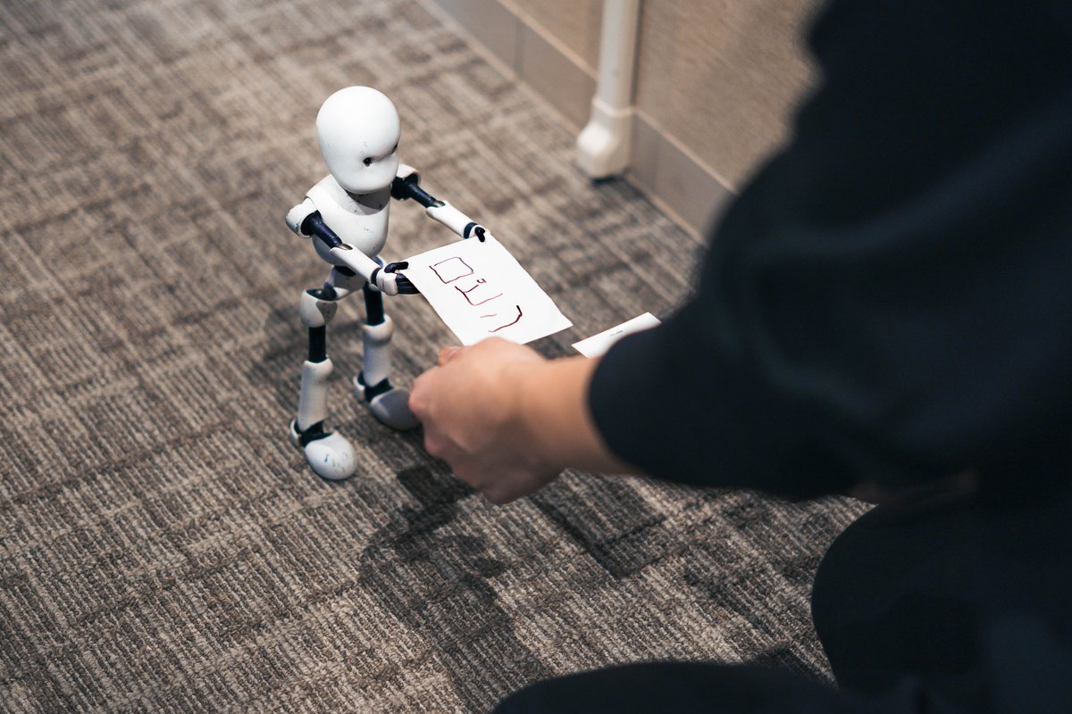 ワタシはロビン

初めての名刺交換
緊張して手が震えマシタ

#JUNKWORLD #JUNKHEAD #堀貴秀