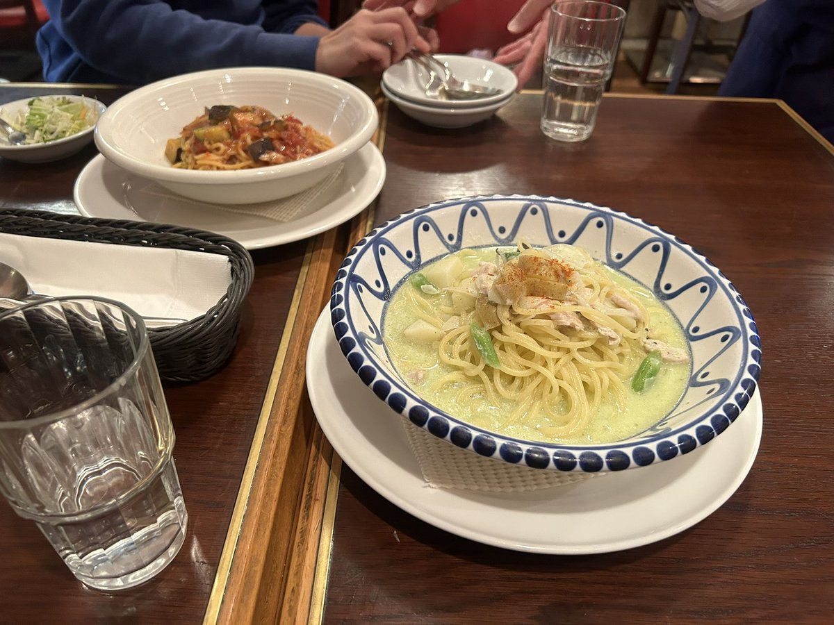 久しぶりに日吉の野口整体教室(芳田整体)の後、に日吉の洋食屋さんでランチです。

鶏肉と新じゃがいものバジルソーススパゲティ🍝＾＾