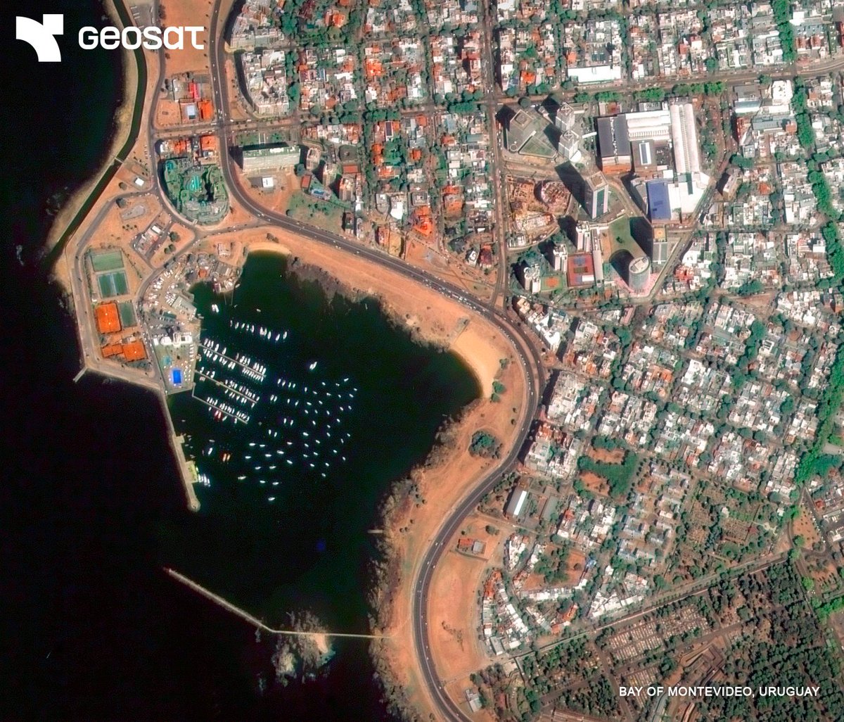 geosat_sat's tweet image. GEOSAT's very high-resolution imagery offers a 12 km wide swath, enabling you to:
✅ Monitor wide areas in a single pass
✅ Detect fine details with precision
✅ Track changes across ports, cities, and natural landscapes
The Bay of Montevideo, all in one shot.