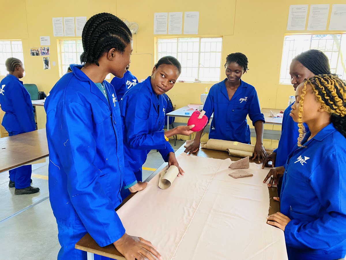 kayectrust's tweet image. Meet the future designers in their element — creativity, focus, and flair on full display! 🎨✂️✨
#KAYECDesigners
#FutureCreators
#VocationalSkills
#HandsOnLearning
#DesignInProgress
#ProudlyKAYEC
#YouthInAction
#CreativeMinds
#NextGenTalent
#SkillsForSuccess