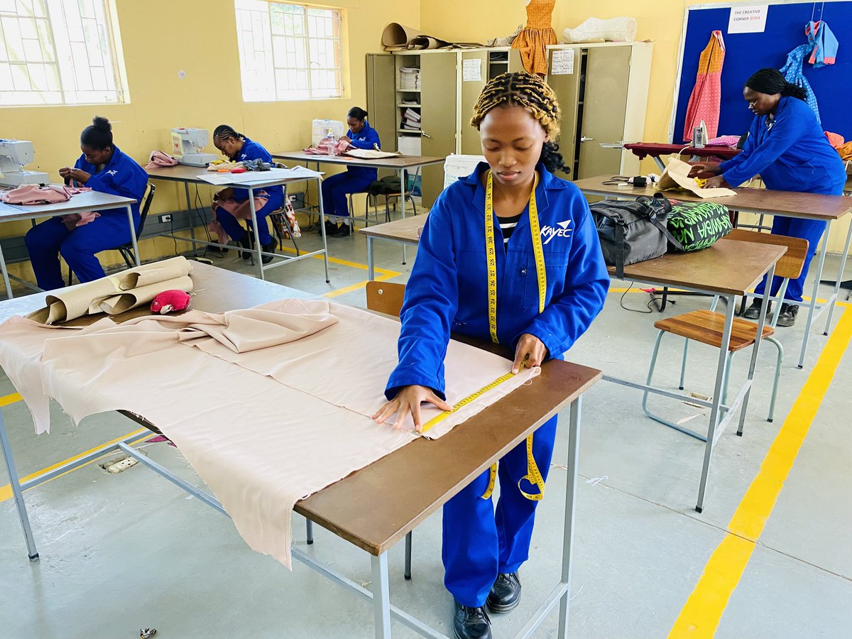 kayectrust's tweet image. Meet the future designers in their element — creativity, focus, and flair on full display! 🎨✂️✨
#KAYECDesigners
#FutureCreators
#VocationalSkills
#HandsOnLearning
#DesignInProgress
#ProudlyKAYEC
#YouthInAction
#CreativeMinds
#NextGenTalent
#SkillsForSuccess