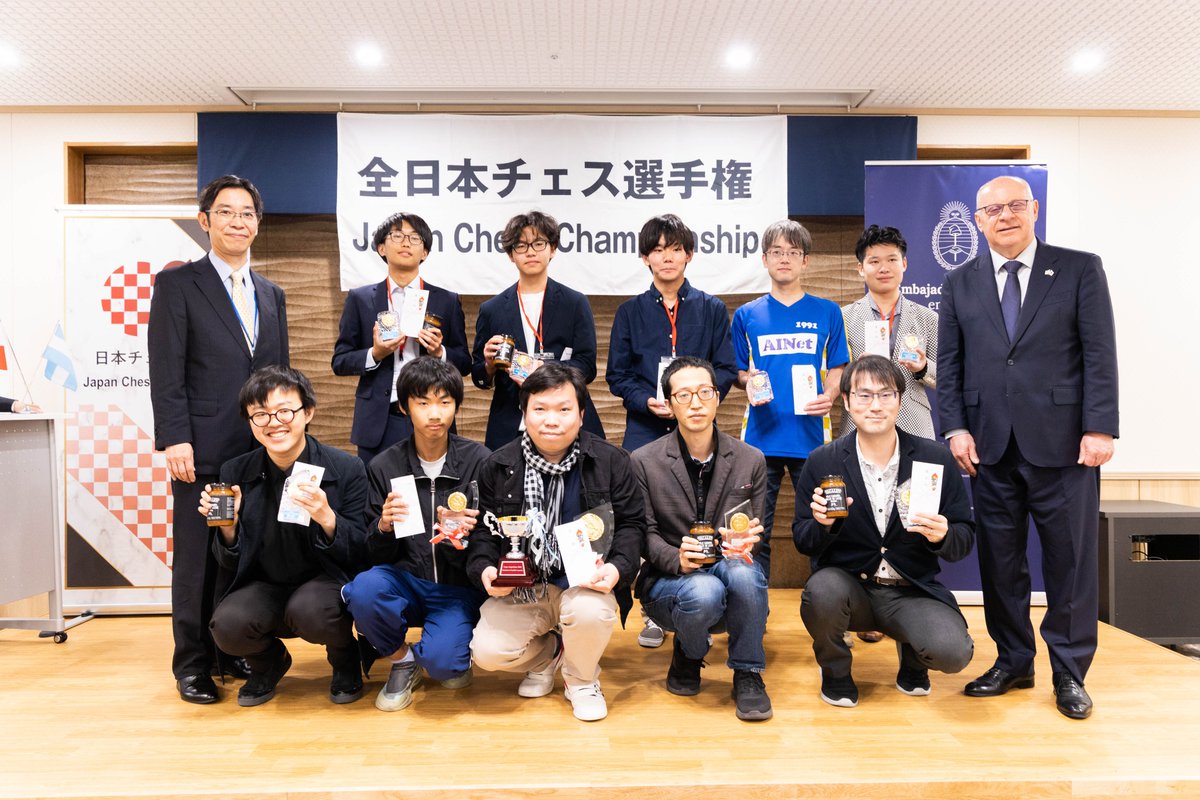 JapanChessFed's tweet photo. #全日本チェス2025 は全日程を終了しました。
栄えある全日本チェスチャンピオンは8.0/9ptsでIM Tran, Thanh Tuさんに決定しました🎉おめでとうございます🎊2016年、2018年、2020年以来4度目の全日本選手権優勝です👑👑👑👑
選手、観戦者、大会運営をお手伝いいただいた皆様、ありがとうございました！
#日本チェス連盟

最終結果
https://t.co/KSp7lCoL5k