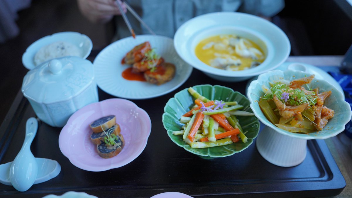 CiciWangQW's tweet image. 🚄🐼 All aboard the “Panda Train · Chengdu”! This gem-blue beauty blends panda charm, Sichuan culture &amp;amp; 5-star vibes into one rolling art gallery 🎨🌸

Next stop: 8,000 km across Xinjiang—snow peaks, deserts &amp;amp; ancient towns await! 🏔️🐫

#PandaTrain #TravelChina