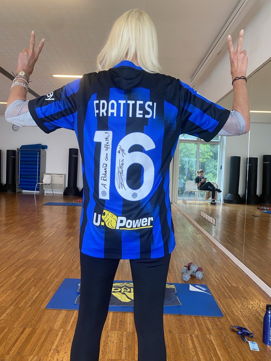 RobertaLucidi's tweet photo. E come ci vuoi andare in palestra oggi?!🖤💙🖤💙🖤💙🖤💙🖤💙🖤💙💙🖤💙🖤💙🖤💙🖤💙🖤💙🖤💙🖤 https://t.co/vYGCusej1a