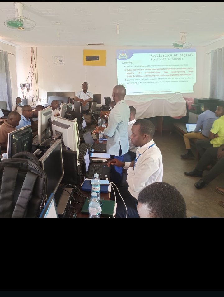 julius48828's tweet photo. ICT Integration in teaching science subjects, training day 3 
Thanks go to the ministry of education, USEEP and world bank https://t.co/5qNMzvL41M