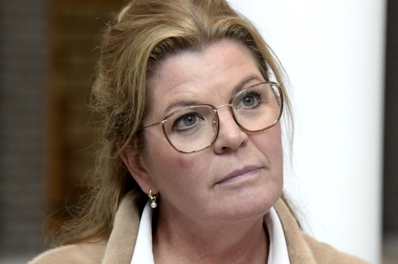 Christianne van der Wal, voormalig VVD-minister wordt voorzitter van de BOVAG? Prima aanleiding voor een discussie over de verstrengeling van politiek en invloedrijke sectoren en de vraag waarom incompetente oud-politici zo vaak in topfuncties belanden. Toch <a href="/2eKamertweets/">Tweede Kamer</a>?