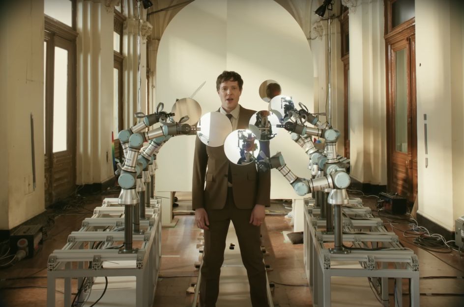 How OK Go used robots and mirrors to make 2025's most incredible music video so far 👀  This is amazing: creativeboom.com/inspiration/ho…