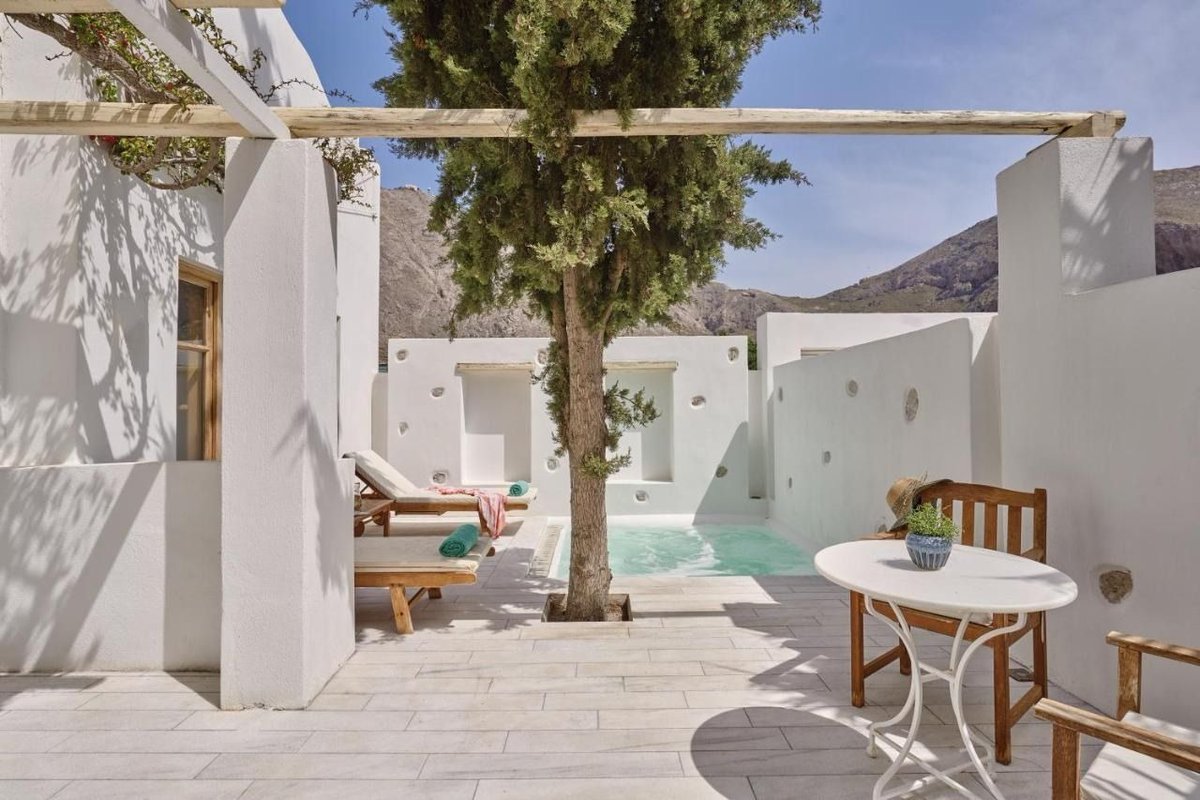 travelscoop_uk's tweet image. Stunning Santorini week incl. flights 👉 travelscoop.co.uk/cx/56720189

💙🇬🇷 Spectacular views, huge pool and close to beach/shops ⛱ Includes bags, transfers &amp;amp; daily breakfast or half-board #travelscoop #luxurytravel #santoriniholidays #greeceholidays #greece2025 #relaxingholidays