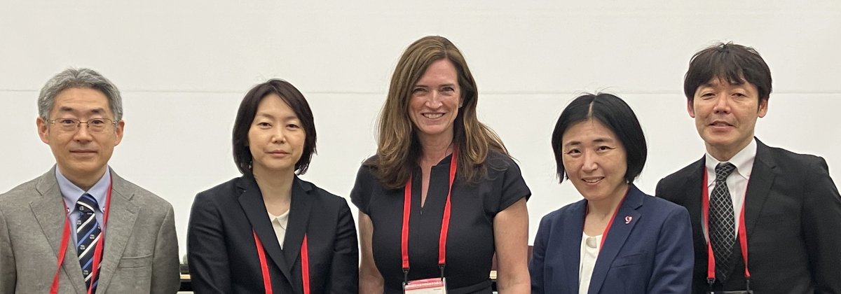 新着情報
パシフィコ横浜にて2025年4月開催の「第83回日本医学放射線学会総会」にてBI-RADS 6th edition作成にも関わっておられるSarah Friedewald先生(Northwestern University)、山口健先生(佐賀大)、中島一彰先生(静岡がんセンター)、座長の瀬川景子先生(日赤長崎原爆病院)と共に。