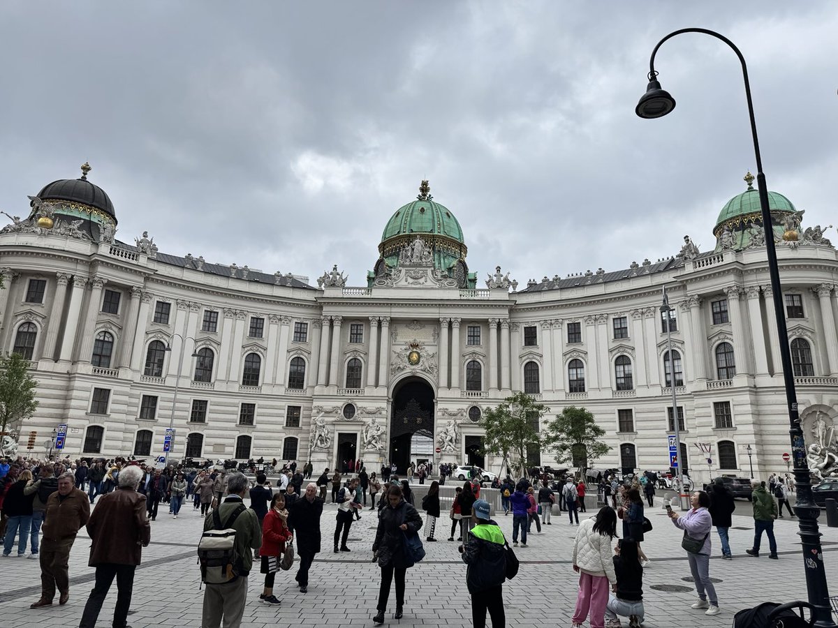 ZeidanMd's tweet image. #ESTRO25 is a wrap! It was a great opportunity to share our work and engage in a vibrant meeting program. 🎶Vienna see you again in sunnier days☀️
@BHCancerCare #breastcancer @ESTRO_RT