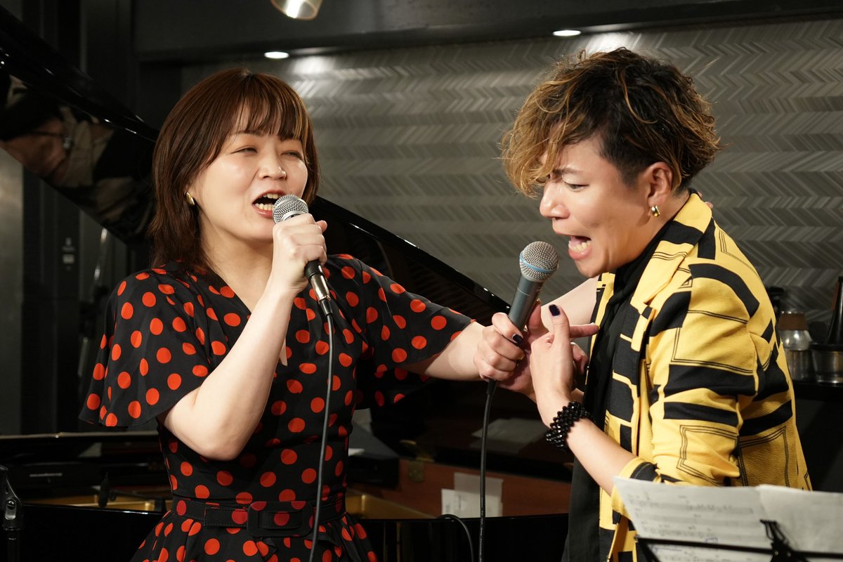 chihokumada's tweet photo. コントにしか見えないデュエット写真
#おむすびJAZZ
#おむすびJAZZSNACK神楽坂
#Sasammy
#熊田千穂
#ほりえもんフォト https://t.co/dbqpAlf2bj