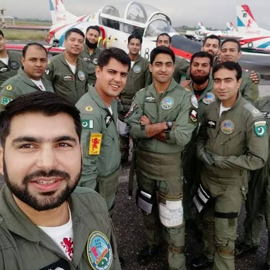 raash52802's tweet photo. #PakistanArmy
#heros
#PakistanZindabad
#chai_peeni_hy_to_awo_hamaray_jawan_tayar_hein
#PakistanArmy 🇵🇰🇵🇰😘😘❣️❣️💪💪 https://t.co/1IrW9fjwYS