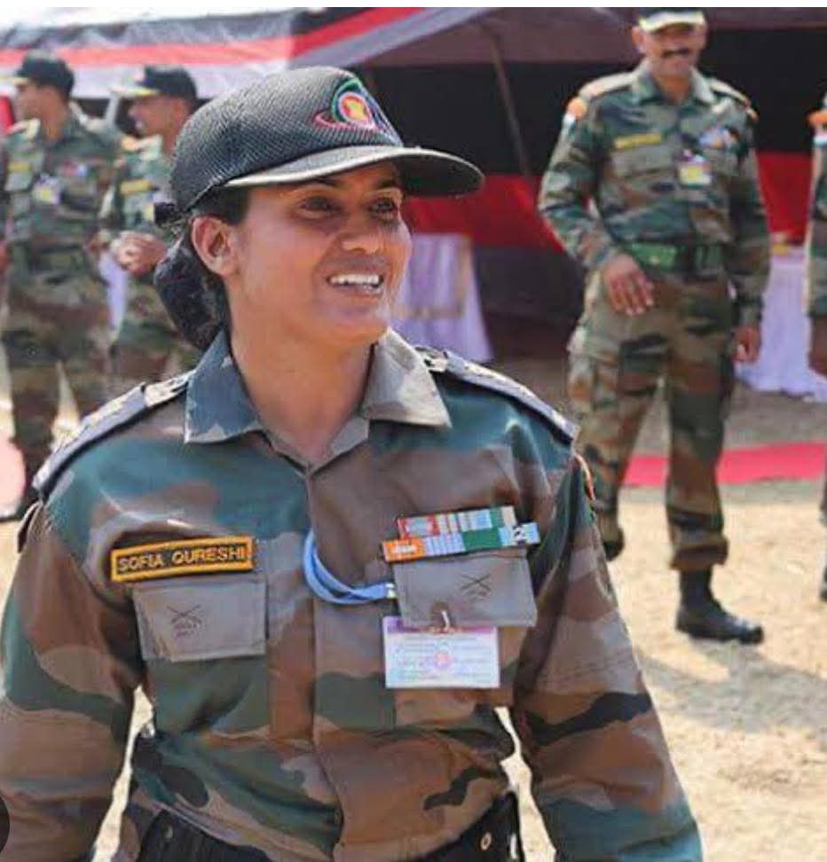 लेफ्टिनेंट कर्नल सोफिया क़ुरैशी , विंग कमांडर व्योमिका सिंह जैसी बेटियाँ “सवाल” नही करती।
ये “जवाब” बनती है।
ये अल्पसंख्यक होने का रोना नही रोती।
अल्पसंख्यको की शान बनती है ।
ये  मलाई खाने के लिए राष्ट्रप्रमुख को कोसती नहीं ।
कमर तोड़ती है राष्ट्रद्रोहियों की।
#bharatkibetiyaan