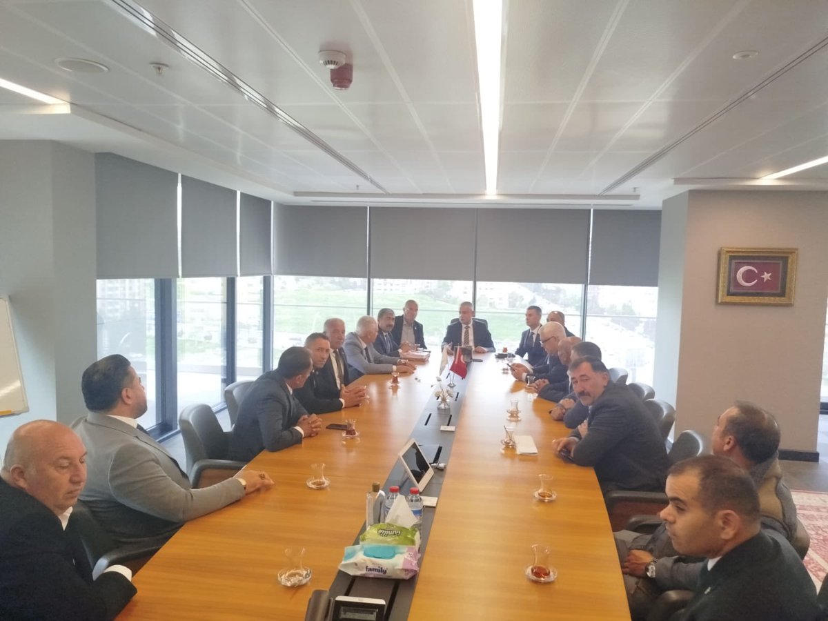 Ankara İl Muhtarlar derneği Başkan Vekili ,yirmibeş İlçe Muhtarlar derneği Başkanları ve Kırsal Mahallelerimizin Muhtarları ile Başkent Doğalgaz Genel Müdürü Sn.Asım Yüksel Beyi ziyaret ederek ilçelerimizdeki sorunları dile getirdik.