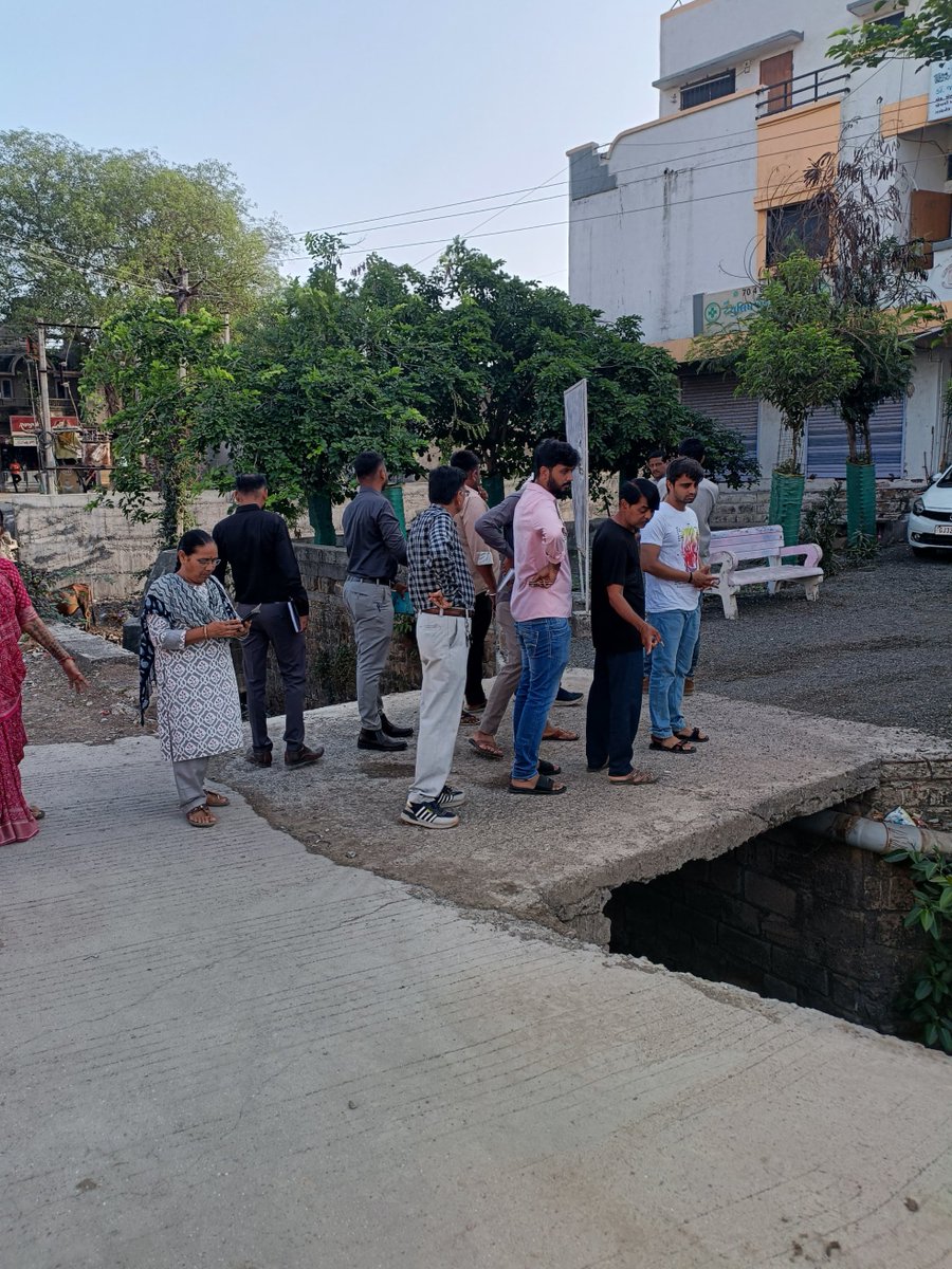 માન કલેકટરશ્રીની સુચના તથા પ્રાંત અધિકારીશ્રીના માર્ગદર્શન મુજબ આગામી ચોમાસાને ધ્યાને લઈ આગોતરા આયોજન માટે તાલુકાની ટીમ સાથે ત્રણ દીવસની 7 થી 9 સમય દરમ્યાનની ડ્રીલ અંતર્ગત પ્રથમ દીવસે માણાવદર શહેરમાં ગટરોની સાફ સફાઈ જૂના અને નુકશાનકારક બિલ્ડિંગો માટે નિયમાનુસાર કાર્યવાહી કરી