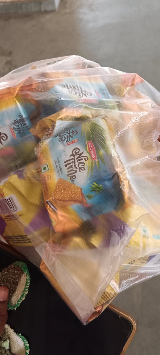 A small contribution from my side on your birthday anney <a href="/i_amak/">Ashwin Kumar</a> ❤️ 

Distributed some biscuits to the needy people ❤️ Hope their blessings and love reach you 🧿❤️

Happy Birthday anney 💜
Always be happy and keep smiling 🧿

#HBDAshwinkumar