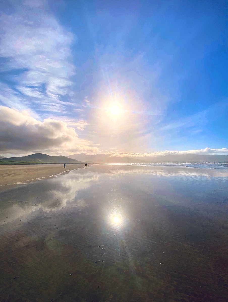 MargaretOC6's tweet image. Hope greeted me on the horizon 
with a warm gleaming smile.

~ Angie Weiland-Crosby

#WaterWednesday #AtlanticOcean
#Kilcummin #DinglePeninsula 
#WildAtlanticWay #Kerry #Ireland
