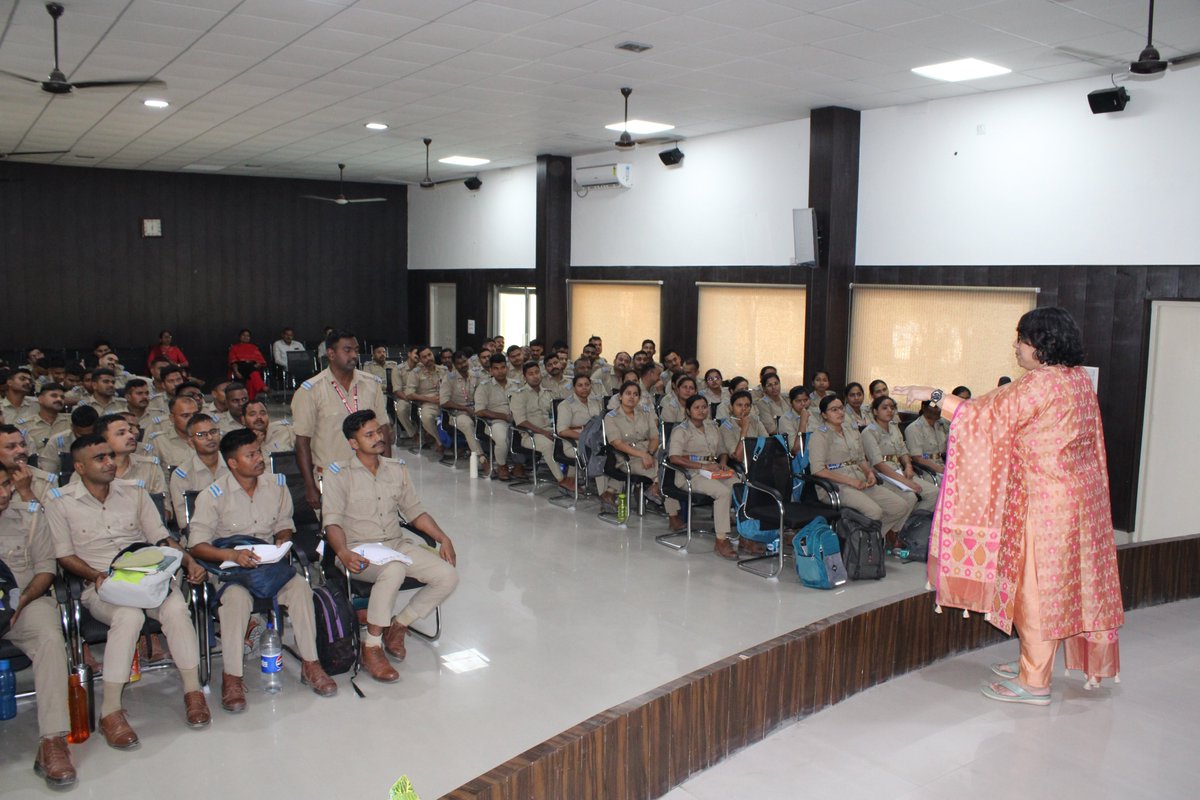 KDSG PTS Meerut UP Police (@kdsgptsmrt) on Twitter photo рдХреЗрдбреЗрдПрд╕рдЬреА рдкреАрдЯреАрдПрд╕, рдореЗрд░рда рдореЗрдВ рдкреНрд░рдЪрд▓рд┐рдд рдЙ0рдирд┐0 рдирд╛0рдкреБ0 рдкреНрд░рд╢рд┐рдХреНрд╖реБрдУрдВ рдХреЛ рдбреЙ рдлрд┐рд░рджреЛрд╕ рдЕрдЬрдордд рд╕рд┐рджреНрджреАрдХреА, рдПрд╕реЛрд╕рд┐рдПрдЯ рдкреНрд░реЛрдлреЗрд╕рд░, рдЬреЗ.рдПрдо.рдЖрдИ. рд╡рд┐рд╢реНрд╡рд╡рд┐рджреНрдпрд╛рдп, рдирдИ рджрд┐рд▓реНрд▓реА, рджреНрд╡рд╛рд░рд╛ рдЬреЗрдгреНрдбрд░ рд╕реЗрдВрд╕рд┐рдЯрд╛рдЗрдЬреЗрд╢рди рд╡рд┐рд╖рдп рдкрд░ рдмрд╣реБрдореВрд▓реНрдп рд╡реНрдпрд╛рдЦреНрдпрд╛рди рджрд┐рдпрд╛ рдЧрдпрд╛ <a href="/UPPoliceTrgHQ/">Training Directorate UP Police</a> рдХреЗрдбреЗрдПрд╕рдЬреА рдкреАрдЯреАрдПрд╕, рдореЗрд░рда рдореЗрдВ рдкреНрд░рдЪрд▓рд┐рдд рдЙ0рдирд┐0 рдирд╛0рдкреБ0 рдкреНрд░рд╢рд┐рдХреНрд╖реБрдУрдВ рдХреЛ рдбреЙ рдлрд┐рд░рджреЛрд╕ рдЕрдЬрдордд рд╕рд┐рджреНрджреАрдХреА, рдПрд╕реЛрд╕рд┐рдПрдЯ рдкреНрд░реЛрдлреЗрд╕рд░, рдЬреЗ.рдПрдо.рдЖрдИ. рд╡рд┐рд╢реНрд╡рд╡рд┐рджреНрдпрд╛рдп, рдирдИ рджрд┐рд▓реНрд▓реА, рджреНрд╡рд╛рд░рд╛ рдЬреЗрдгреНрдбрд░ рд╕реЗрдВрд╕рд┐рдЯрд╛рдЗрдЬреЗрд╢рди рд╡рд┐рд╖рдп рдкрд░ рдмрд╣реБрдореВрд▓реНрдп рд╡реНрдпрд╛рдЦреНрдпрд╛рди рджрд┐рдпрд╛ рдЧрдпрд╛ <a href="/UPPoliceTrgHQ/">Training Directorate UP Police</a>