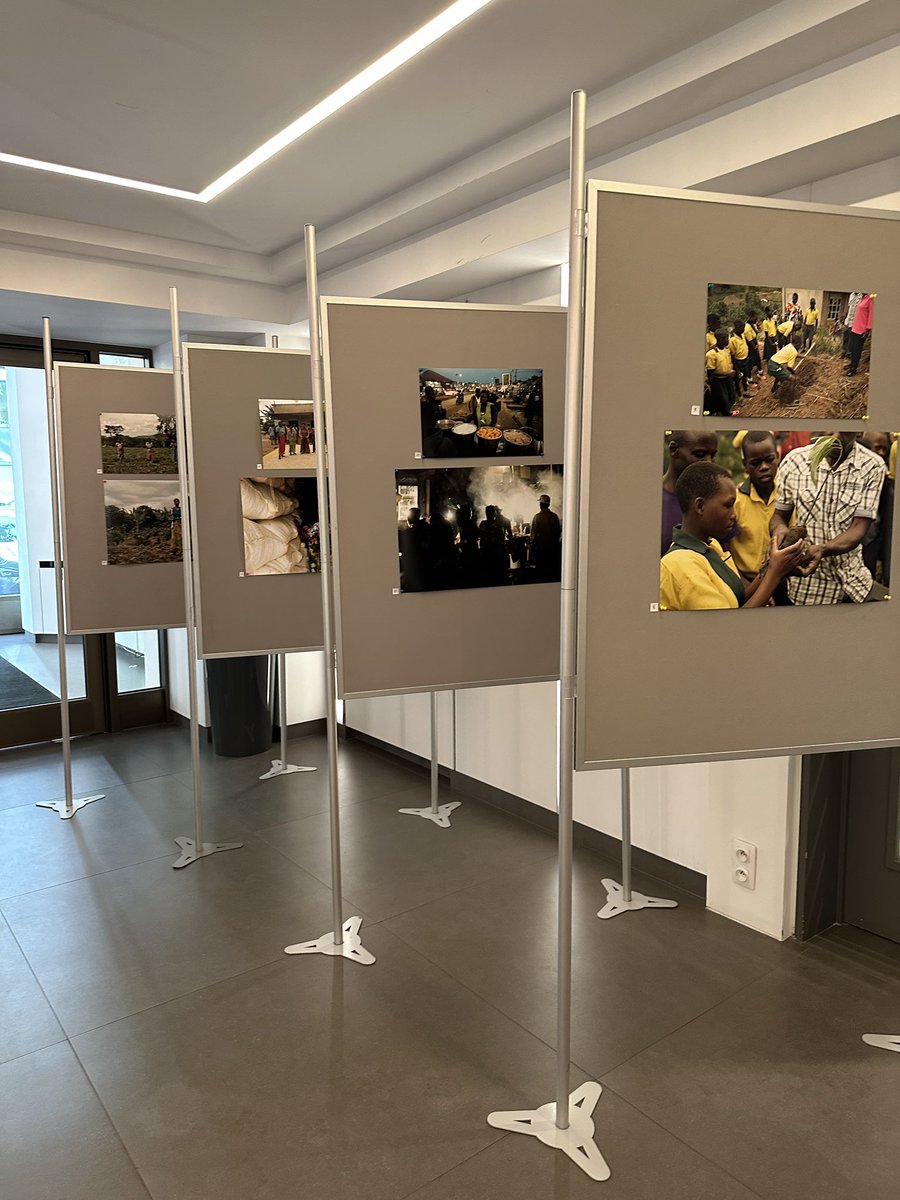 The final event in Brussels started with opening speech by coordinator Dr Mila Sell. Now Dr Hans-Joerg Lutzeyer from DG Research and Innovation has the floor. The photo exhibition highlights our Food System Labs in Uganda and Kenya. #H2020 #FoodSystem #Africa