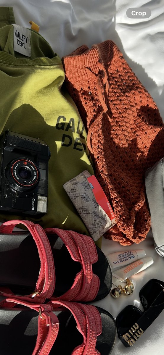 Lost my card holder in the Farringdon area - possibly on Long lane. If you see it please get in touch, i’d be mad grateful🙏🏾❤️
(Please RT)