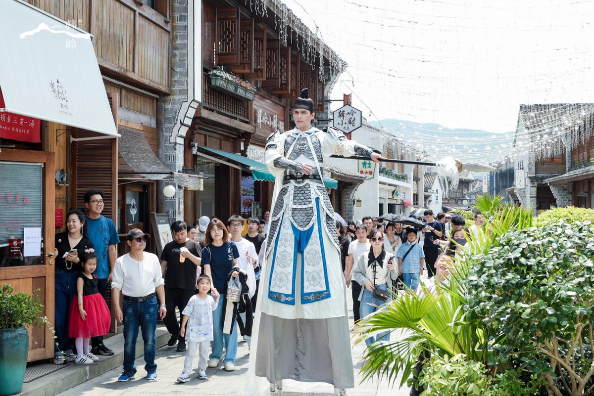 VisitYinzhou's tweet photo. Dongqian Lake in #Yinzhou, #Ningbo, delighted visitors during the May Day holiday, drawing nearly 750,000 tourists — up 15.89 percent year-on-year📈. Tourism revenue hit 562 million yuan ($77.71 million), soaring 16.66 percent. As a must-see getaway, the stunning scenery keeps travelers coming back! #VisitYinzhou
