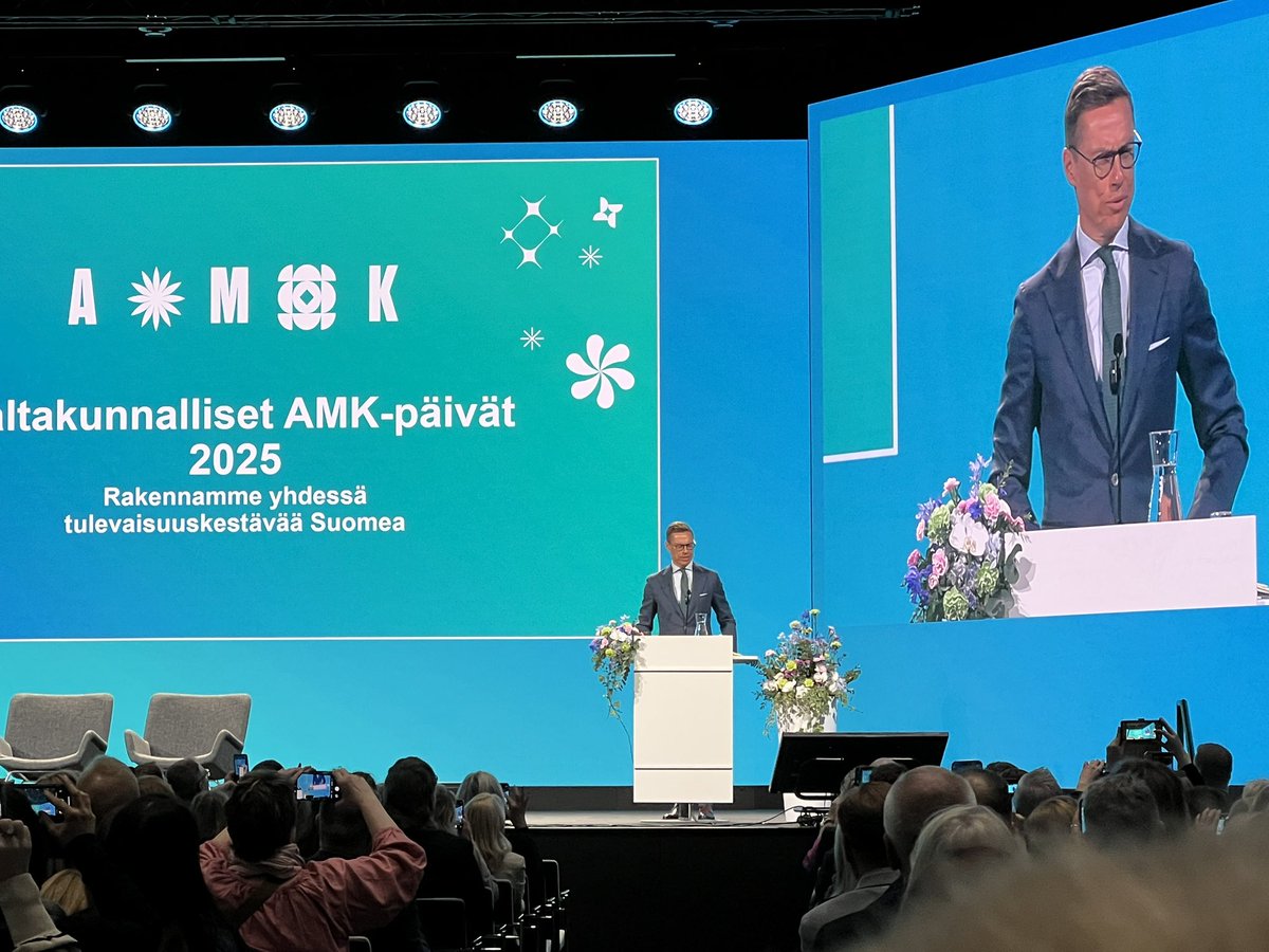Haaga-Helian isännöimät AMK-päivät alkoivat Messukeskuksessa - tilaisuutta oli avaamassa tasavallan presidentti Alexander Stubb. Keskiössä on AMK:ien rooli tulevaisuuden yhteiskunnan rakentajina, missä korostuu mm. yhteistyö ja digitaalisuus. #ammattikorkeakoulutus