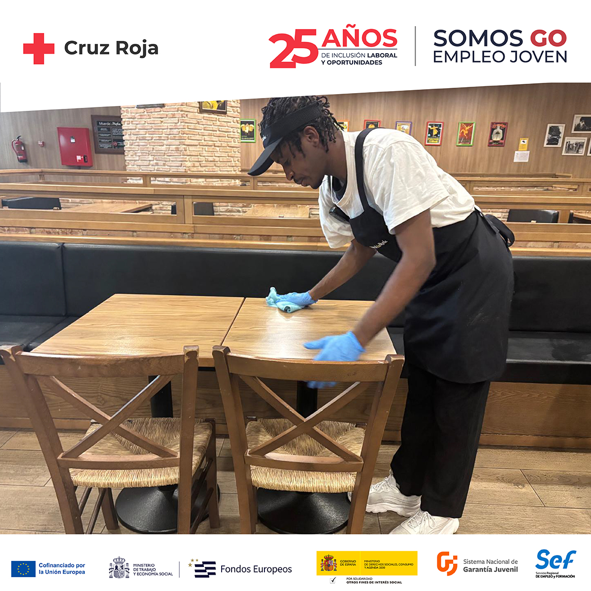 #PlanEmpleoCruzRoja seguimos apostando por el Empleo Juvenil. A través del curso de Operaciones Básicas de Restaurante y Bar, menores de 30 años beneficiarios de Garantía Juvenil, están adquiriendo las competencias necesarias para trabajar como camareros y camareras.
