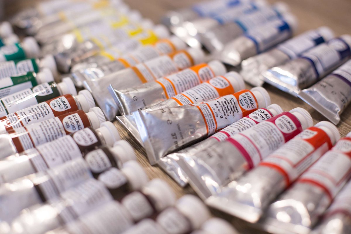 😍 what's your favorite colour in the Studio Oil range?

#LukasFarben #LukasMedium #LukasColor #LukasPaint #ArtSupplies
