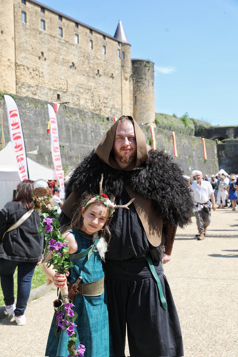 Château fort de Sedan (@chateau_sedan) on Twitter photo 🔴 𝗝-𝟭𝟬 | Il ne reste plus que 10 jours avant le début du <a href="/FMsedan/">Médiévales Sedan</a> ! 🥳
Les 17 et 18 mai, venez flâner entre les campements et profitez de toutes nos animations ! 🎶
#LeSaviezVous ? Est organisé un concours de costumes ! Comme ce joli duo, venez tenter votre chance ! 🥳 🔴 𝗝-𝟭𝟬 | Il ne reste plus que 10 jours avant le début du <a href="/FMsedan/">Médiévales Sedan</a> ! 🥳
Les 17 et 18 mai, venez flâner entre les campements et profitez de toutes nos animations ! 🎶
#LeSaviezVous ? Est organisé un concours de costumes ! Comme ce joli duo, venez tenter votre chance ! 🥳