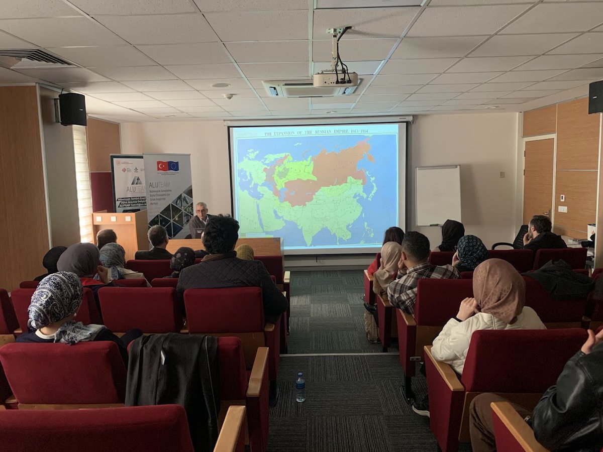 fsmvuiibf's tweet photo. Rus Büyük Stratejisinin Dönüşümü’nü Prof. Dr. Vugar İmanbeyli'den Dinledik📌

🔗https://t.co/QZV3GagT84

#Fsmvu #FsmvuİİBF https://t.co/fc0Yca40rC