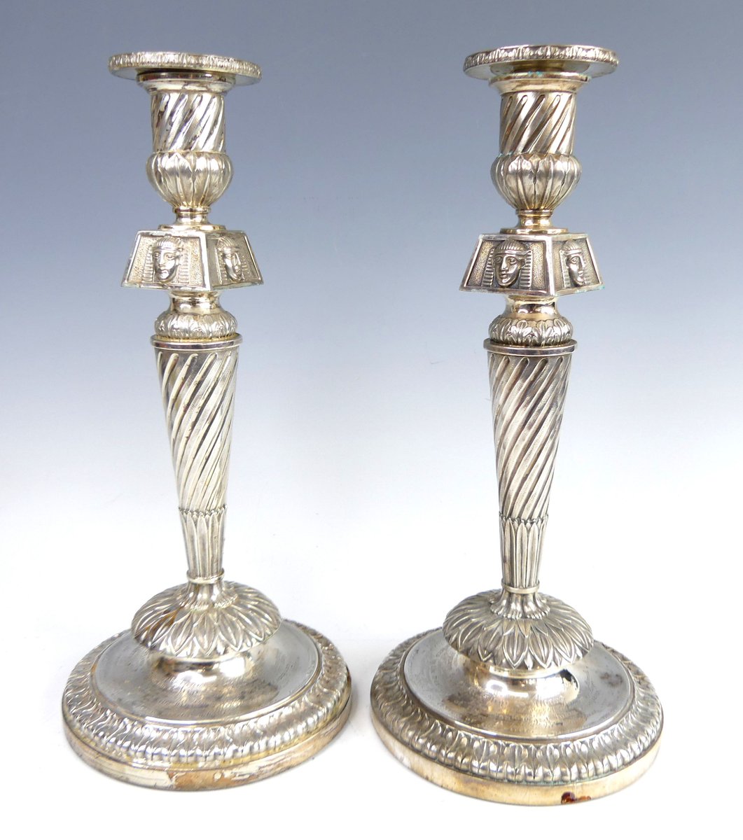 LacyScottKnight's tweet image. Jane Austen's novels include references to naval officers - her influence was very close to home.
This pair of candlesticks is engraved with an inscription to the brother of one of Britain’s most beloved novelists.
Read more bit.ly/4iLWtRf
#janeausten #napoleonicwars