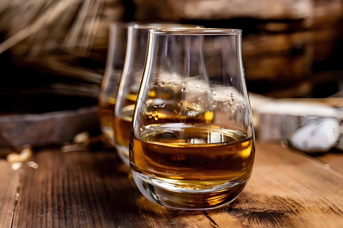 arthurconard5's tweet photo. The British government has said that India will cut tariffs on 90% of British imports, of which 85% will be zero-rated within a decade. In addition, India will halve tariffs on whisky and gin imports from the UK to 75% and reduce tariffs on cars to 10% under quotas.#tariffs #UK https://t.co/NsHGhjW5Li