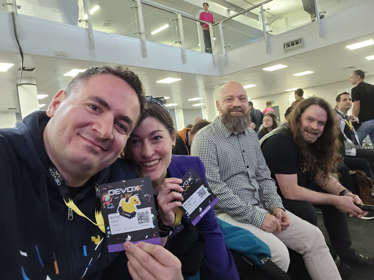 antetmc2's tweet image. Here we go!!! #DevoxxUK #conference #speaker @bantera13 @DevoxxUK