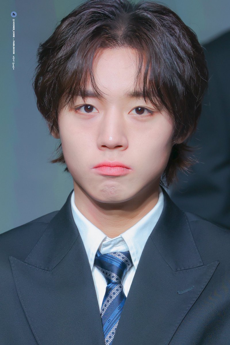 20250421 약한영웅 Class2 

다리모으고 손모으고 입술살짝내미는거(?) 진짜 강아지같구 귀여운데 이게또 지후니라서 더더더!! 귀여운거죠!!😗💕🐾

#박지훈 #Parkjihoon 
#약한영웅Class2 #연시은 #WeakHero_class2