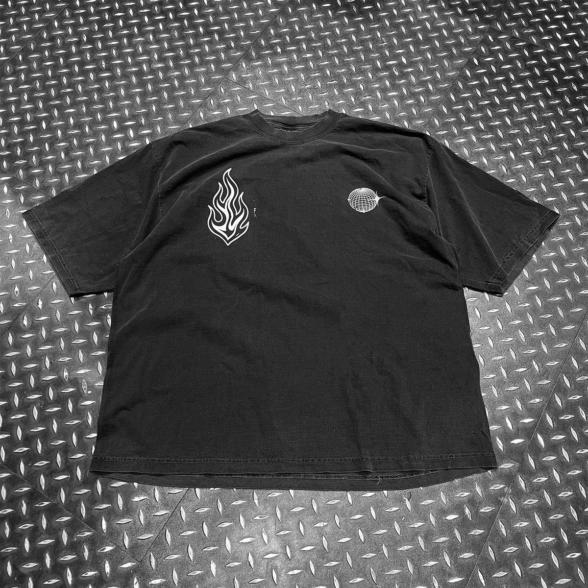 ____PARADOX____'s tweet photo. 【H>F ONLINE RELEASE】   

 PRDX PARADOX TOKYO -  
2025SS Ltd.  HANA-BI S/S Tee PS02

一点一点デザイナーが刷り下ろしたアイテムの為、製品毎にデザインが異なります。

https://t.co/pGFyInd2pE https://t.co/stguY0vWGq