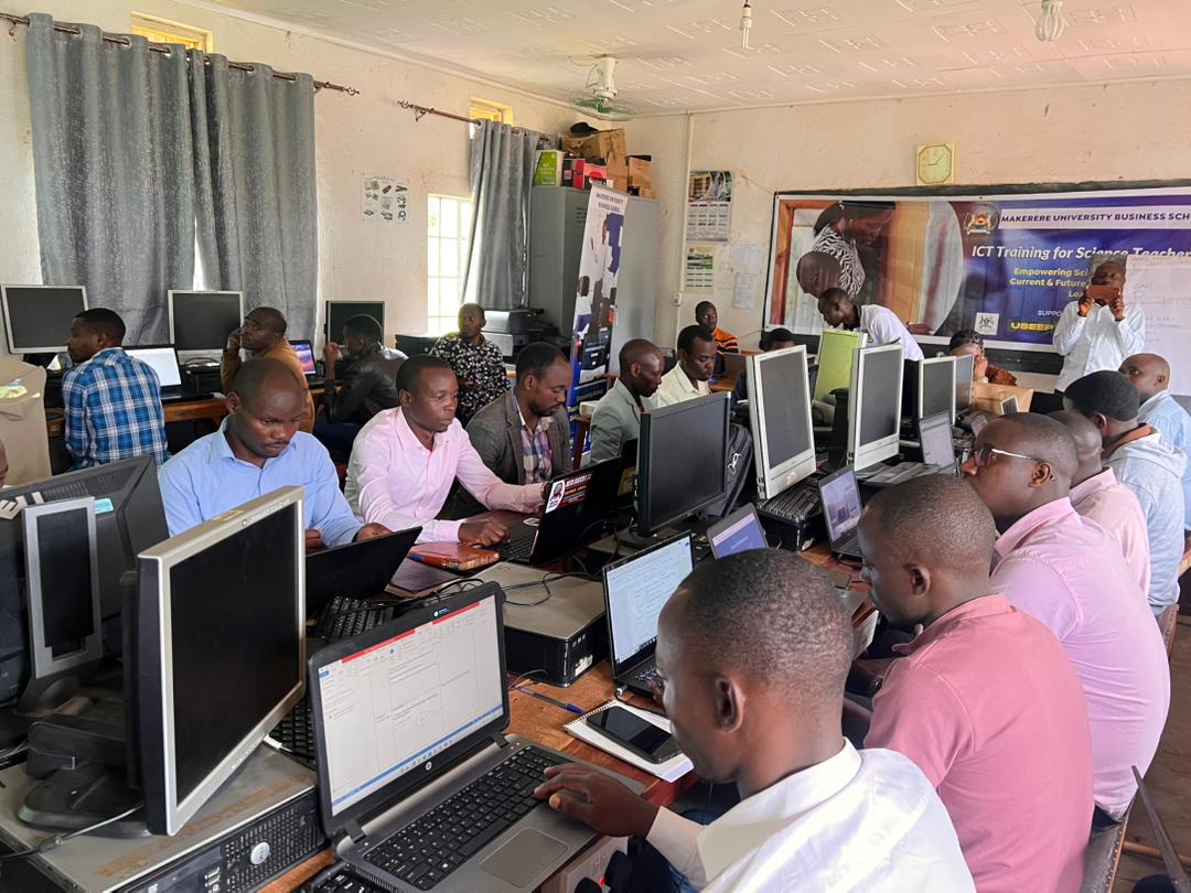 BamutungaBrian's tweet photo. Here’s why ICT training is a game-changer for science teachers and how it’s shaping modern classrooms.
#ICTBootCampIsingiro
#WesternUSEEPtraining https://t.co/gpBgiiKqZz