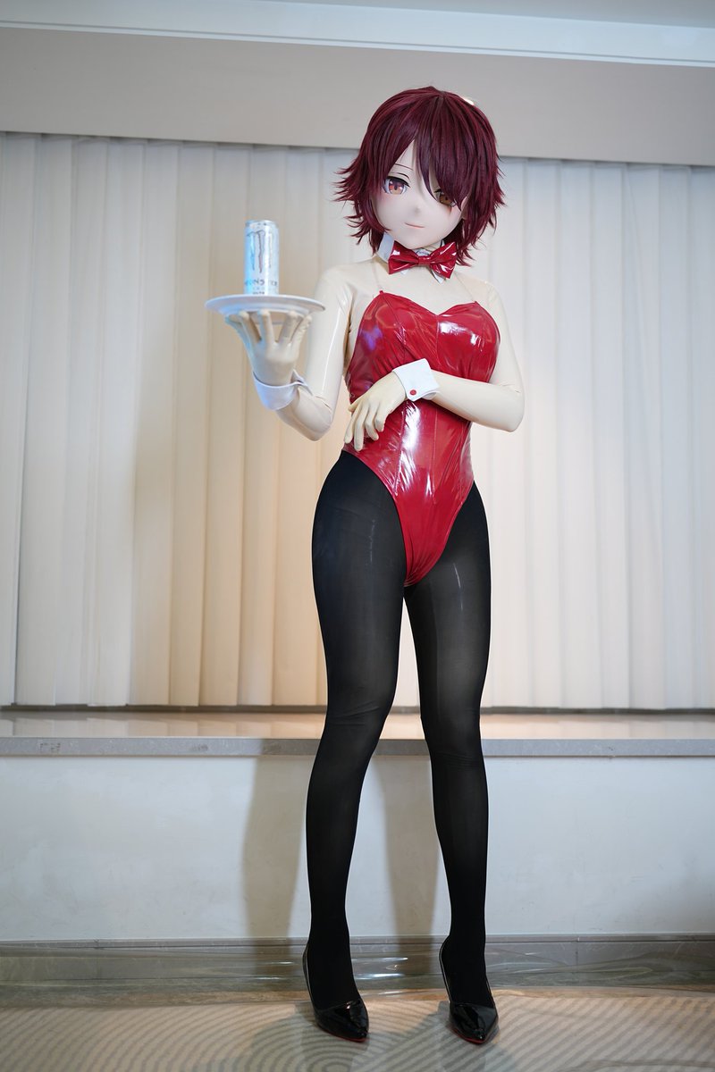 少爷，该喝魔爪了

📷：<a href="/Hakuo_Kig_2/">白魚二号機</a>
#kigurumi #latex #ゴムの日