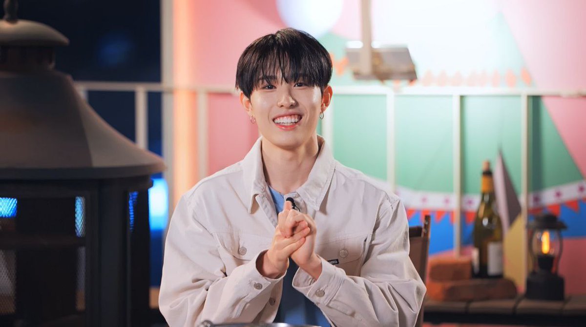 StrayKids__UA's tweet photo. 🐦| Наше улюблене поєднання Хана 🐹 і Hyui 🐿..
O-RLY?!
Взаємний флірт та несподіваний виступ з "Run With Me"!
Завтра о 13:00 (Київ)! TT Studio 👉
.
.
#twittayUpdate #StrayKids #StrayKidsUkraine #HAN #Hyui #NEXZ #TTStudio #스트레이키즈 #한 https://t.co/UQNFLNPz6z