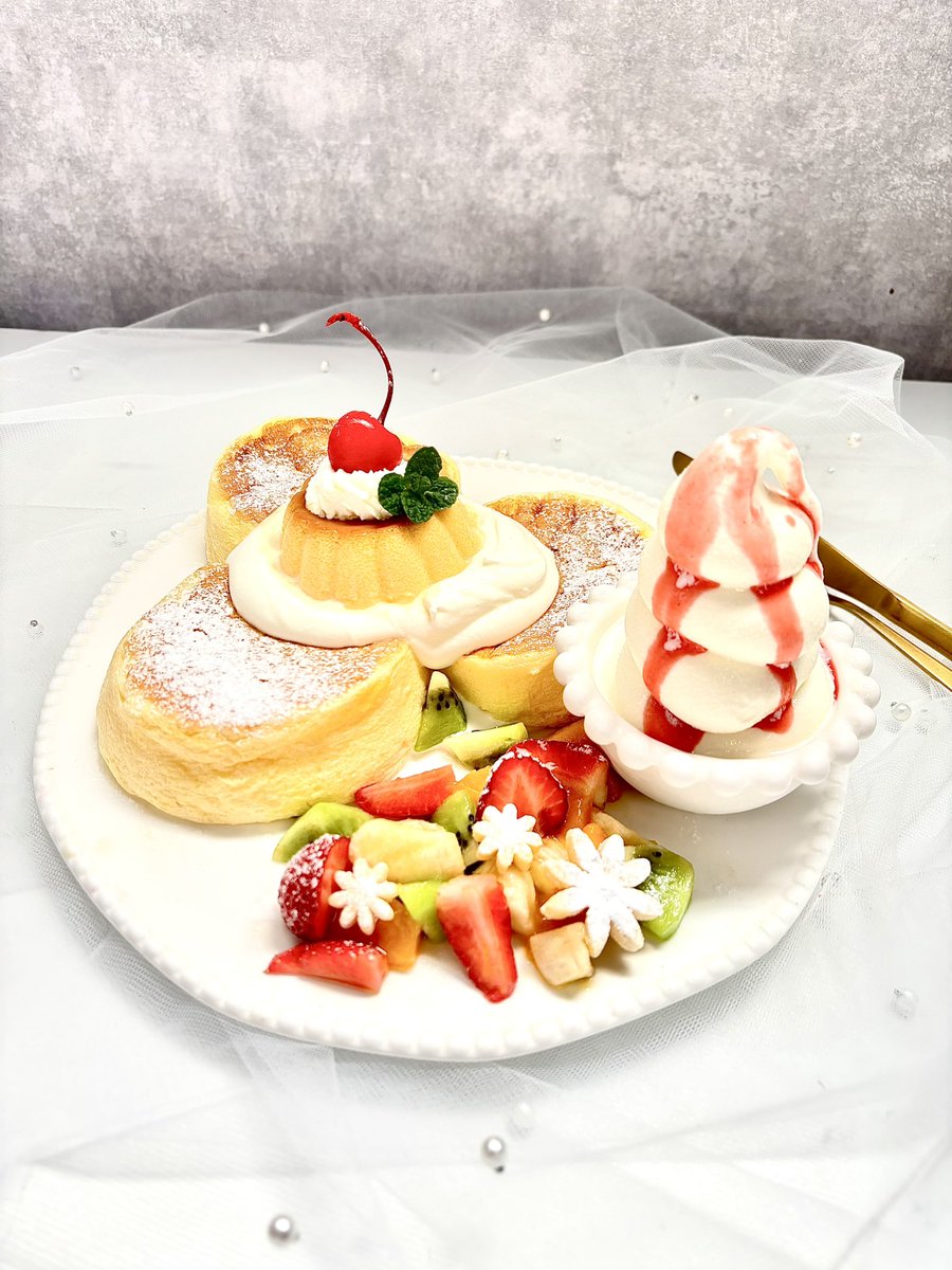 tsukiterrace's tweet photo. こんにちは
つきてらすです🌙* :ﾟ

プリンアラモードパンケーキ🍒
プリンパフェ🍒
明日よりstartです
是非ご賞味ください✨

#つきてらす https://t.co/HMRjsdsAoN