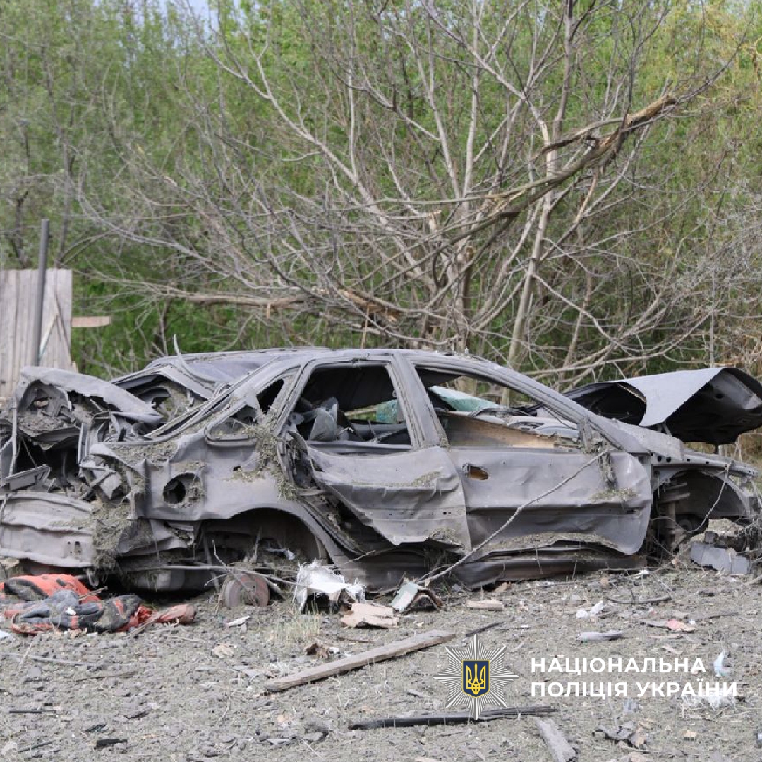PoliceKharkiv's tweet photo. Минулої доби на Харківщині загинули дві людини, ще троє постраждали: поліція задокументувала воєнні злочини

Під ворожими обстрілами перебували Куп’янський, Ізюмський та Богодухівський райони. Проти мирного населення окупанти застосували керовані авіабомби, FPV-дрони та БпЛА. https://t.co/RSE4JKgPsY