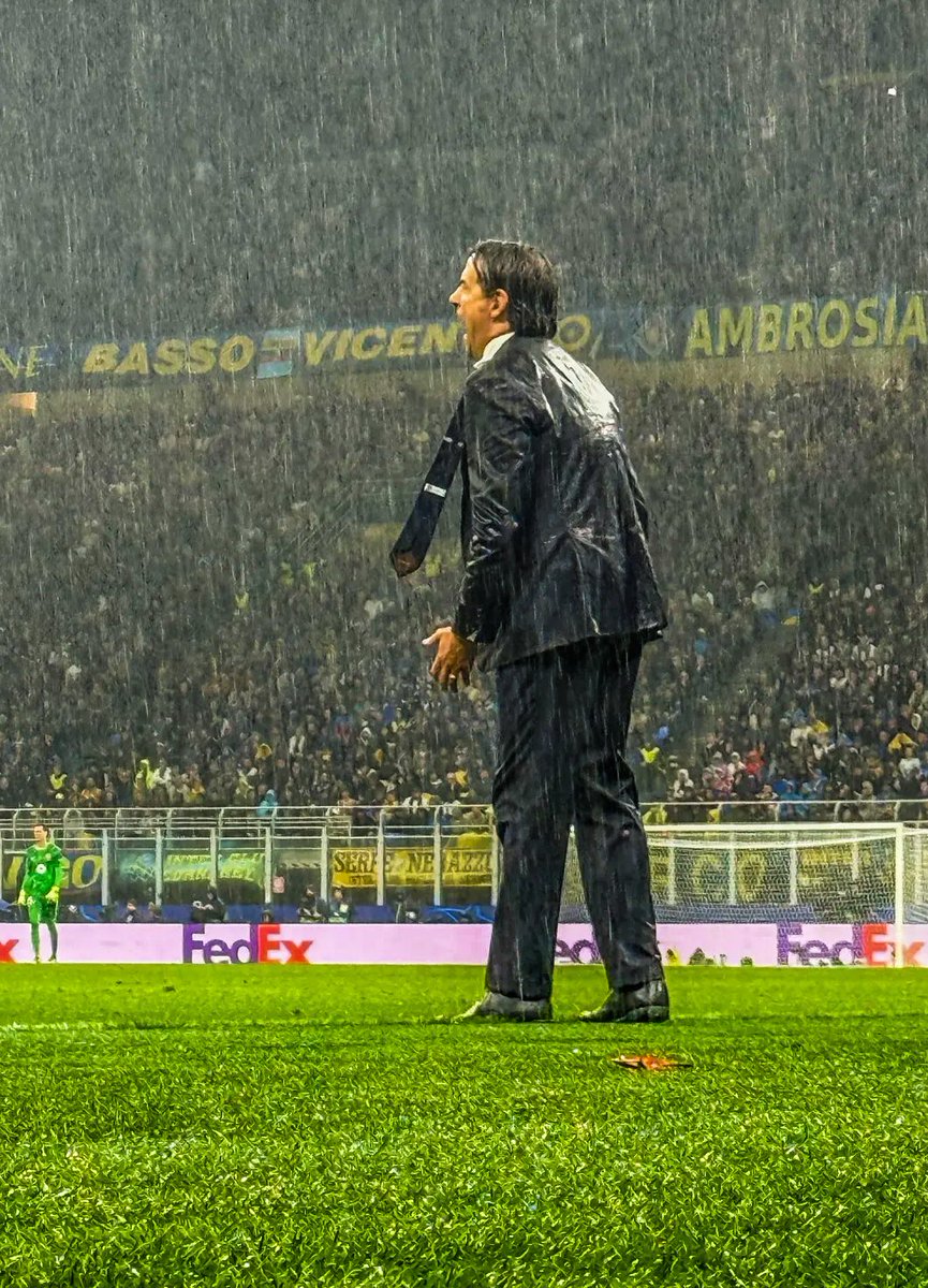 Non conta chi con la pioggia scappa, conta chi nella tempesta resta.