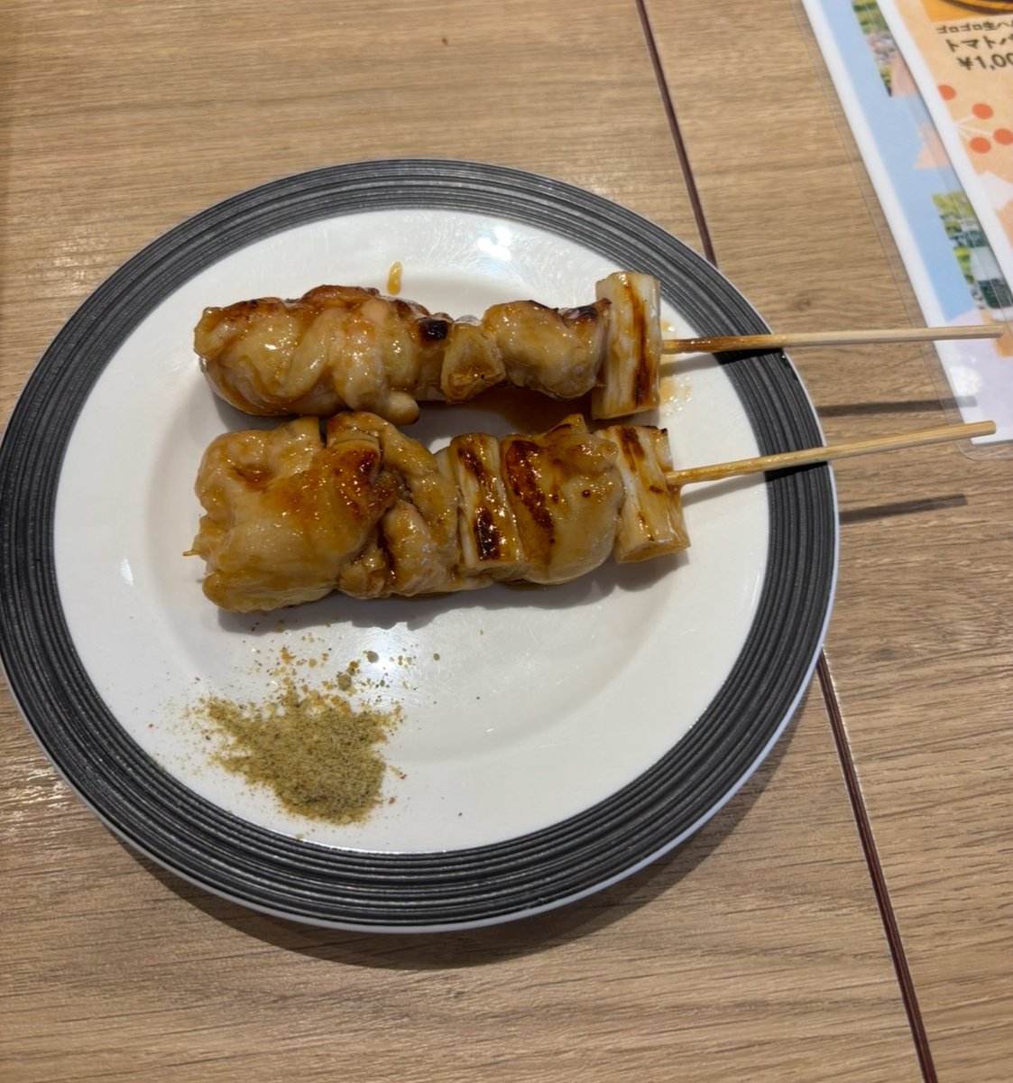 神戸のハーバーランドのモザイク1階にあるHOP STAND神戸モザイク店さんに行ってきました😃

唐揚げ定食、ネギ身、クラフトビールを頂きました😋

鳥は淡路島地鶏でクラフトビールは六甲の天然水で造る六甲ビールです‼️

めっちゃ美味しかったのでまた再訪します✨